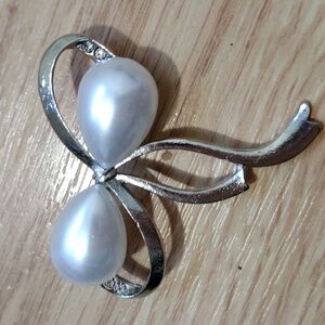 Silver plated w/rhinestones & white colored beads, ribbon shaped broach /pin. NW